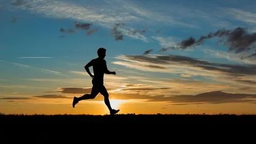 如果你堅(jiān)持跑步一年，將會(huì)發(fā)生什么？